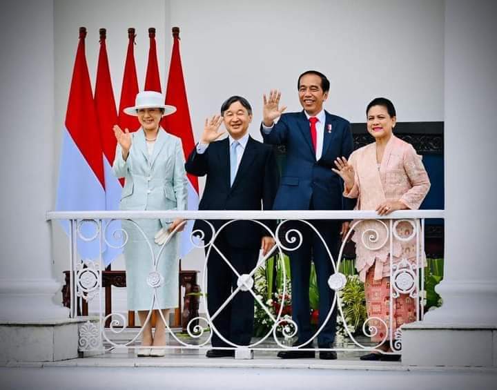 Presiden Joko Widodo dan Ibu Iriana Jokowi Bersama Kaisar Jepang Naruhito Beserta Permaisuri Masako Tanam Pohon Gaharu di Istana Kepresidenan Bogor, 19 Juni 2023