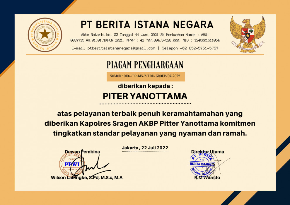 Piagam Penghargaan dari PT. Berita Istana Negara untuk Kapolres SragenAKBP Piter Yanottama