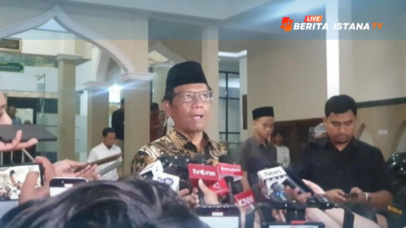 Mahfud MD mengungkapkan lebih tenang jelang pencoblosan. Ia mengaku mendapat pencerahan seusai umroh dan meyakini bisa menang pemilu 2024 saat ditemui di masjid di kawasan kediamannya di Sleman, DIY, Rabu (14/2/2024) pagi. [Suarajogja.id/Hiskia Andika Weadcaksana